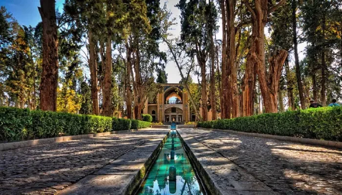 ۱۰ لوکیشن رویایی ایران برای ثبت خاطرات عروسی باغ شاهزاده ماهان کرمان,عکاسی عروسی در کویر,عکاسی فرمالیته در فضای باز