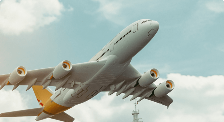 راهنمای کامل سفر هوایی از مشهد به کیش (هزینه، زمان و نکات مهم)