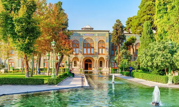 ۱۰ لوکیشن رویایی ایران برای ثبت خاطرات عروسی باغ شاهزاده ماهان کرمان,عکاسی عروسی در کویر,عکاسی فرمالیته در فضای باز